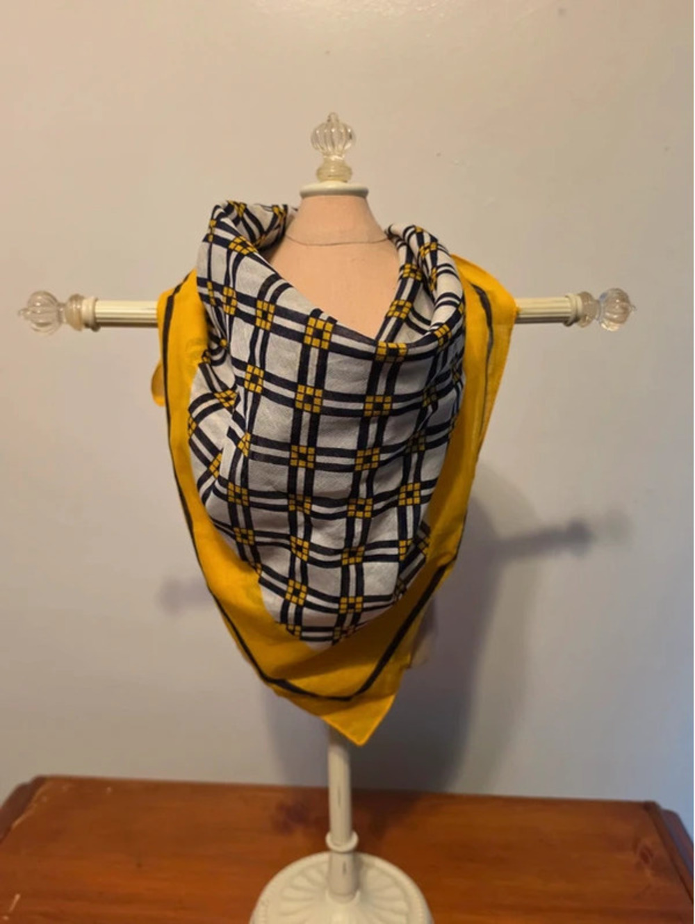 Neck scarf